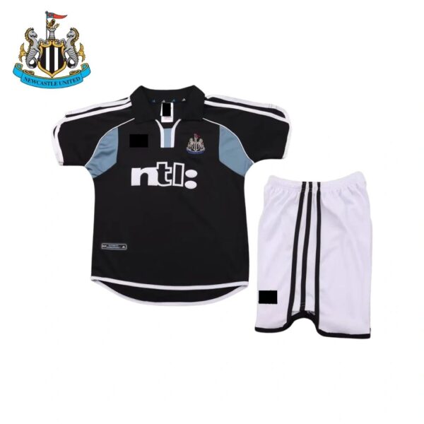 EQUIPACION NEWCASTLE 2000/01